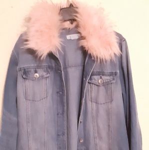 Jean jacket with removable faux fur pink